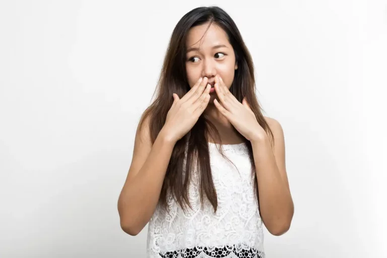 Estudiante dudando acerca de lo hecho en su TFG