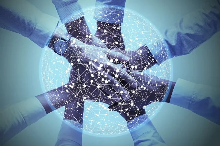 Manos juntas significando el trabajo social