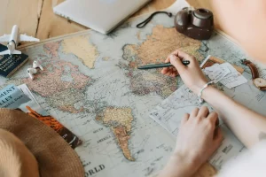 Estudiante preparando su TFM en turismo