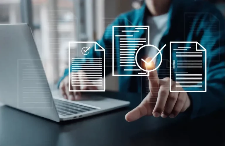 Estudiante de TFG usando virtualmente las normas APA.